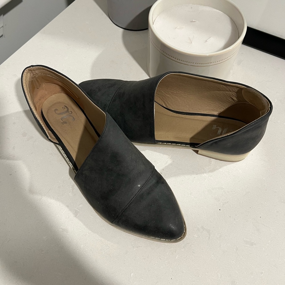 Open side cut ankle booties